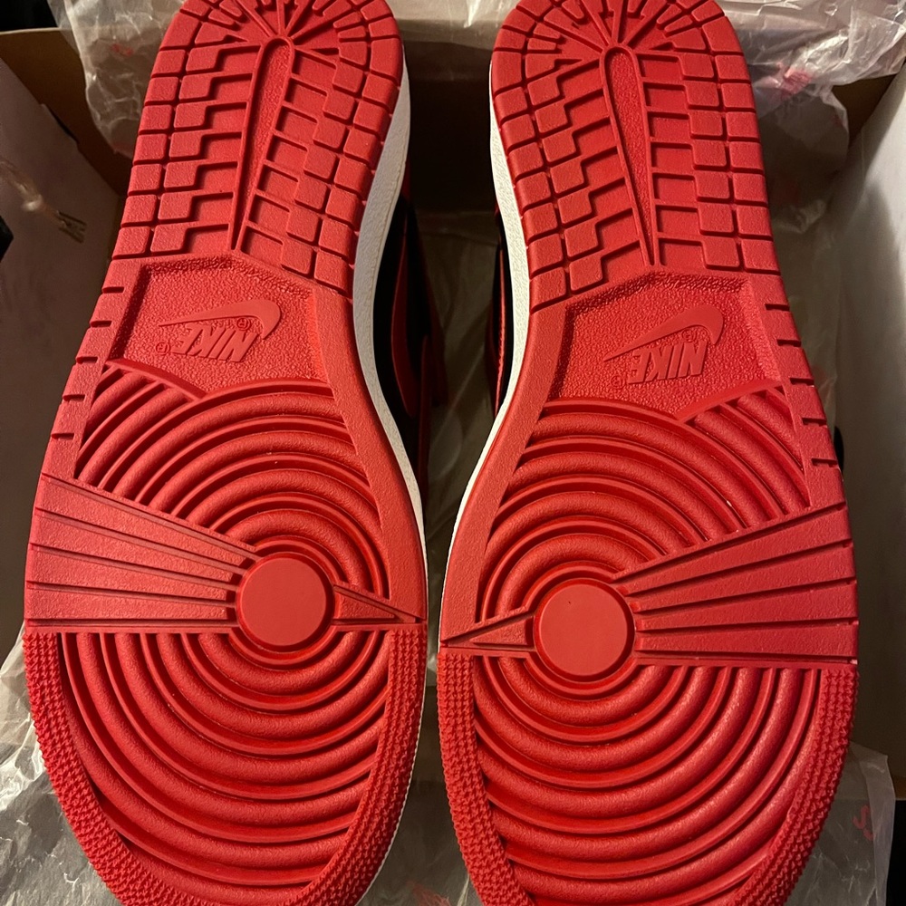 Jordan 1 Retro High 85 Varsity Red DS condition